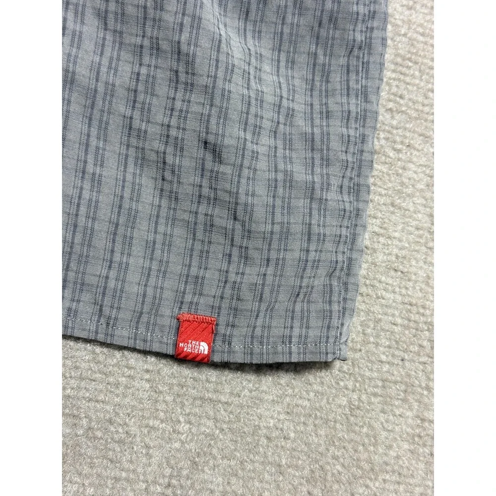 The North Face Shirt Mens Medium Gray‎ Plaid Mesh Lined Zip Pocket Hiking Travel